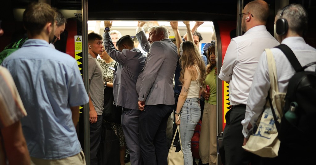 Rush hour disruption on London Underground after Tube line closes